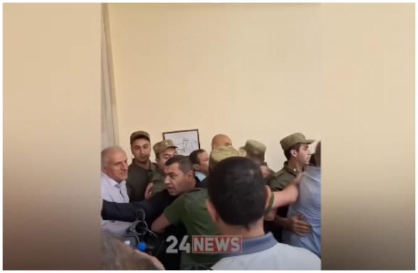 Ինչպես են վիրավորում, հայհոյում ՔՊ-ական անհայտ անձինք ընդդիմադիրներին